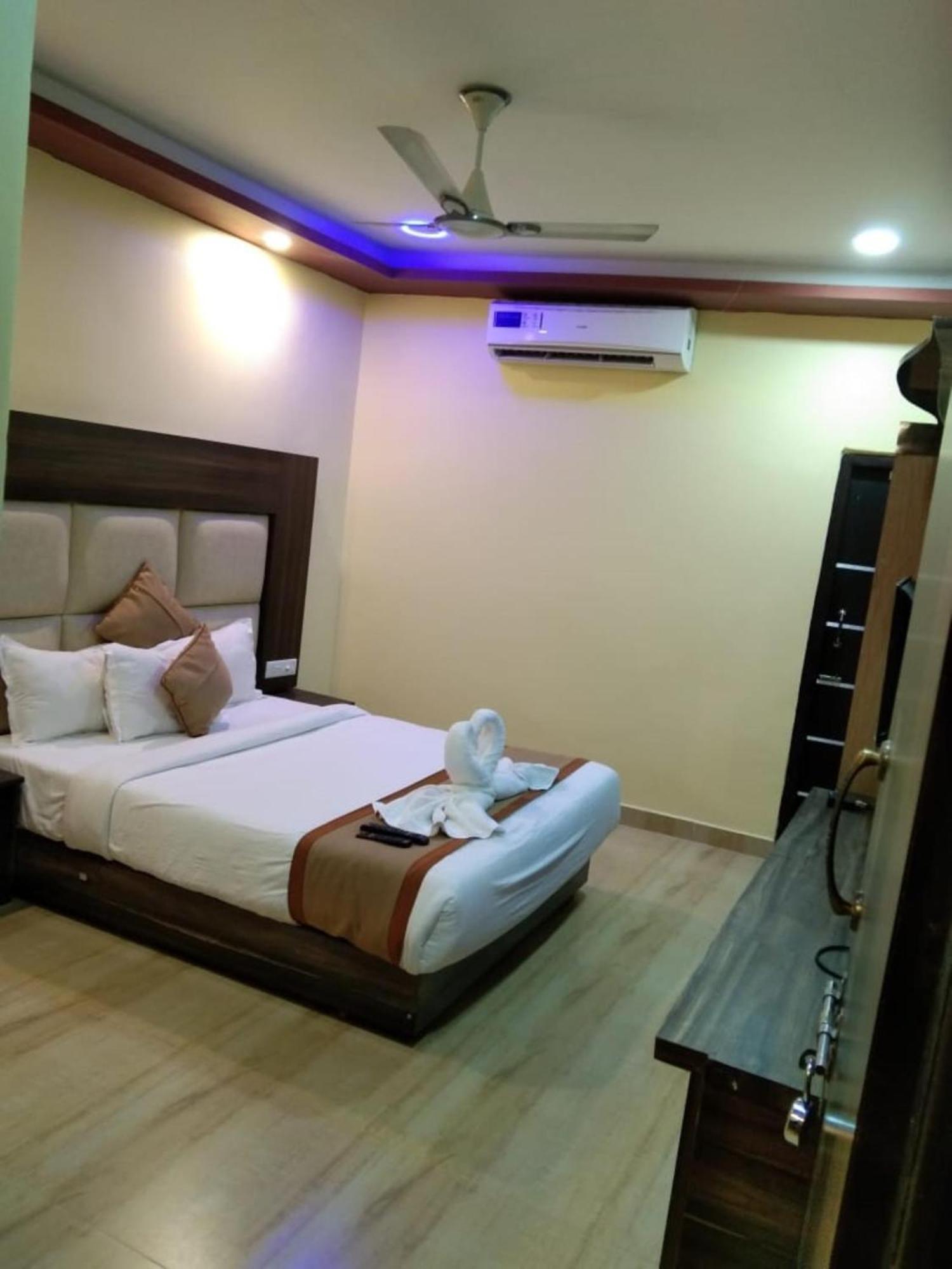Gold India Beach Resort Govind Nagar Екстер'єр фото