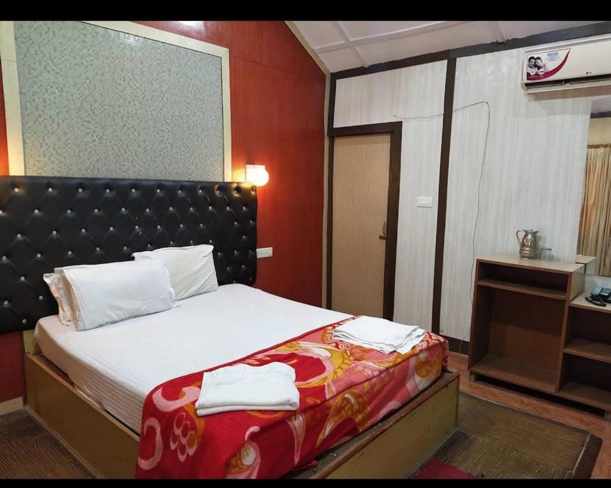 Gold India Beach Resort Govind Nagar Екстер'єр фото